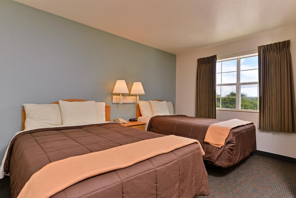 Americas Best Value Inn & Suites-Winnie Exterior photo