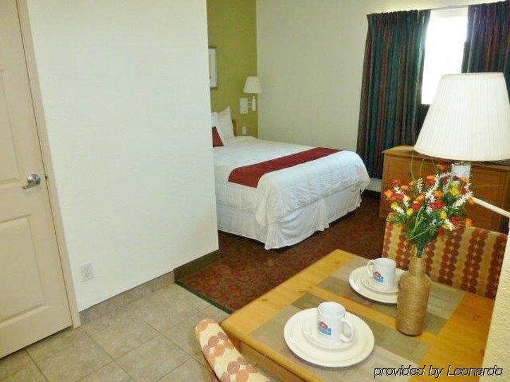 Americas Best Value Inn & Suites-Winnie Exterior photo