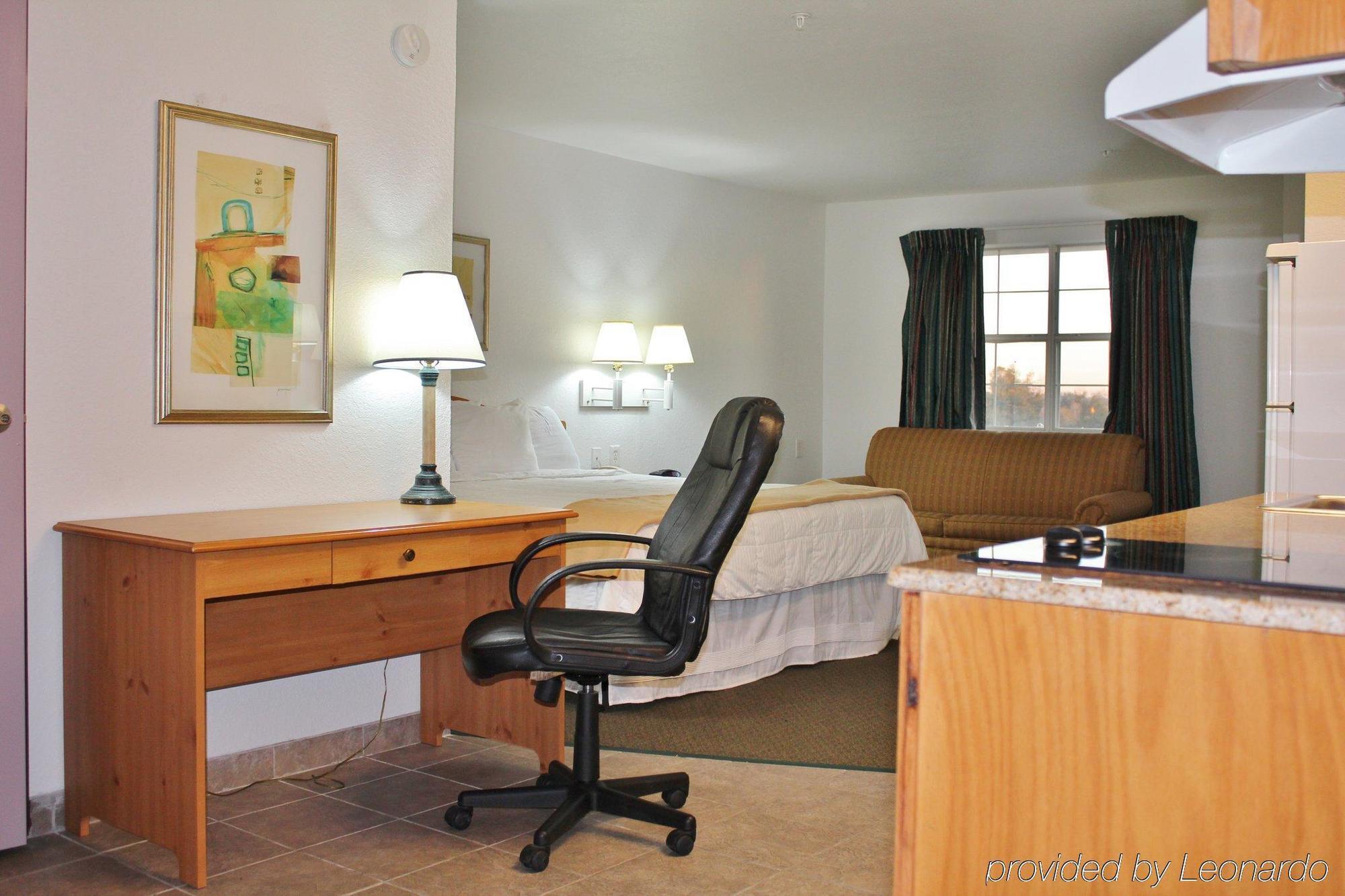 Americas Best Value Inn & Suites-Winnie Exterior photo