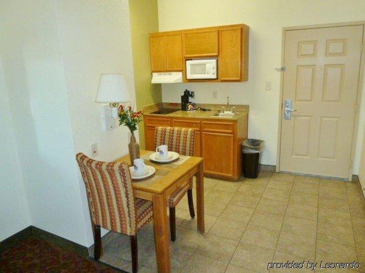 Americas Best Value Inn & Suites-Winnie Exterior photo