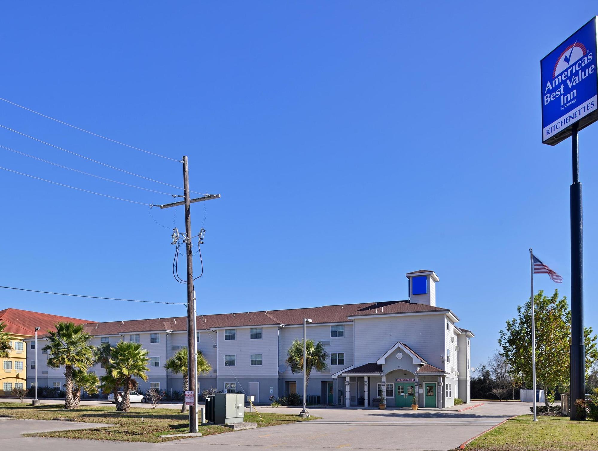 Americas Best Value Inn & Suites-Winnie Exterior photo