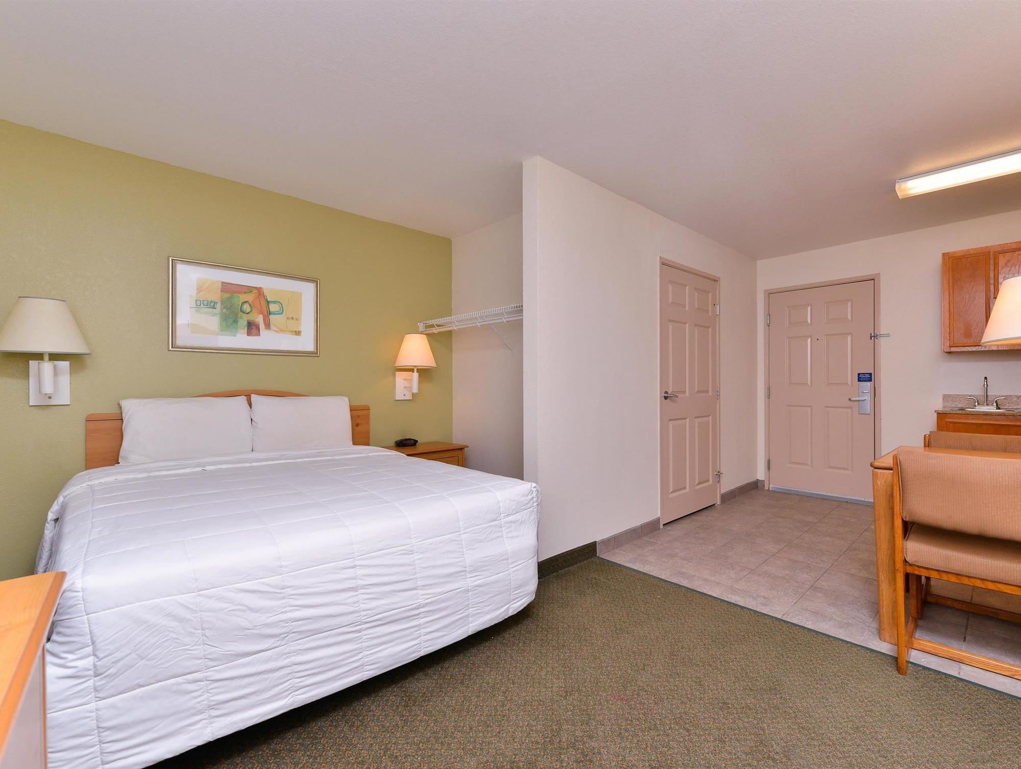 Americas Best Value Inn & Suites-Winnie Exterior photo