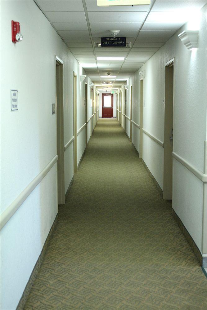 Americas Best Value Inn & Suites-Winnie Exterior photo