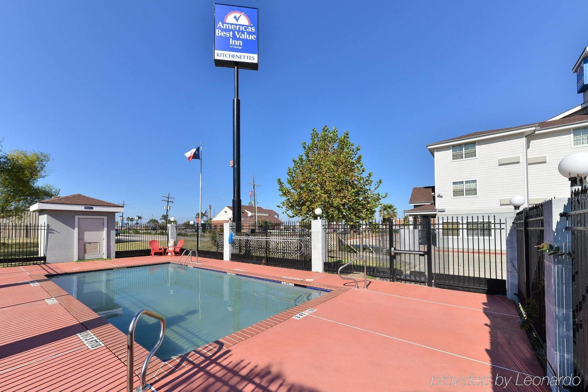 Americas Best Value Inn & Suites-Winnie Exterior photo