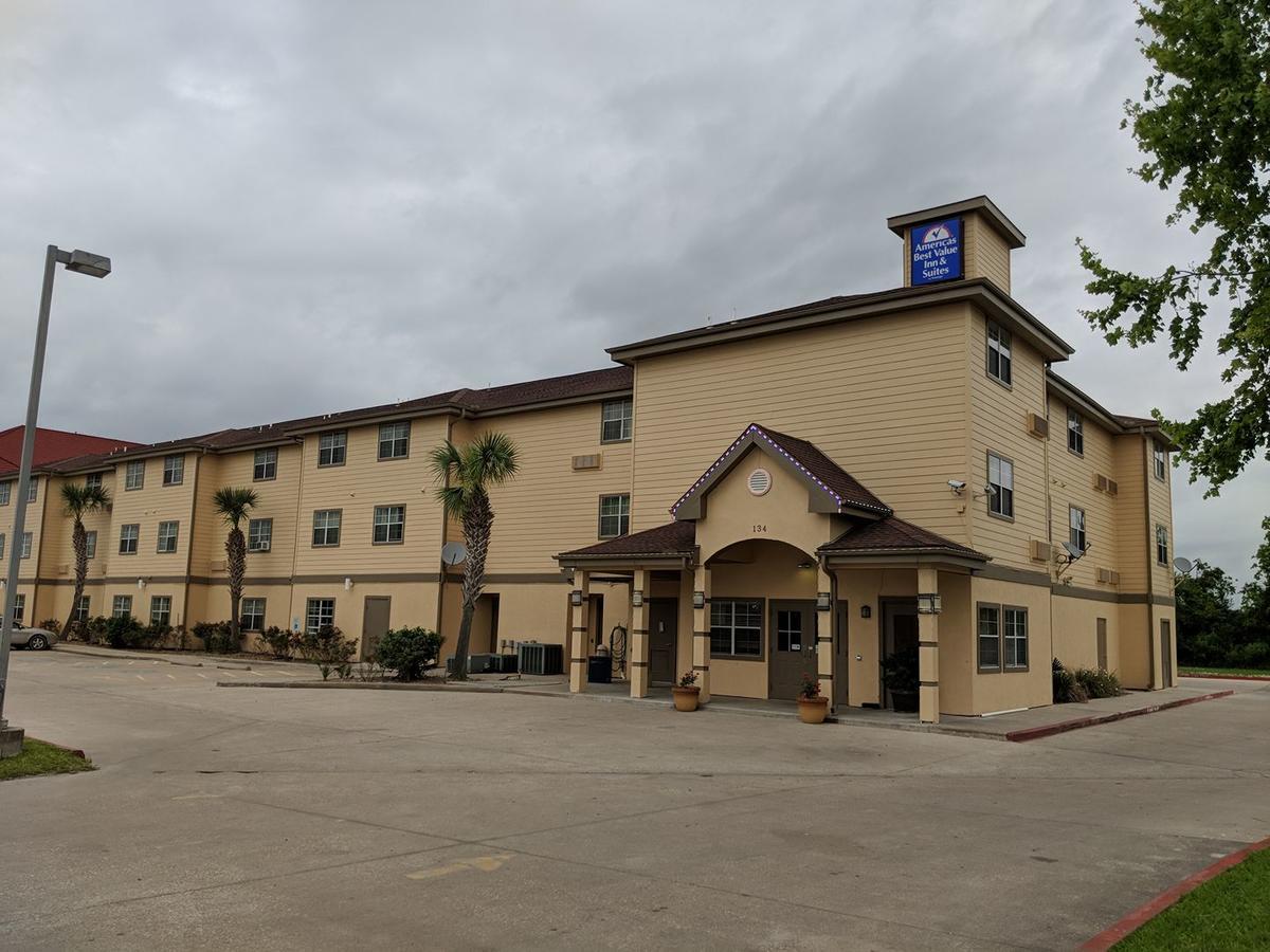Americas Best Value Inn & Suites-Winnie Exterior photo