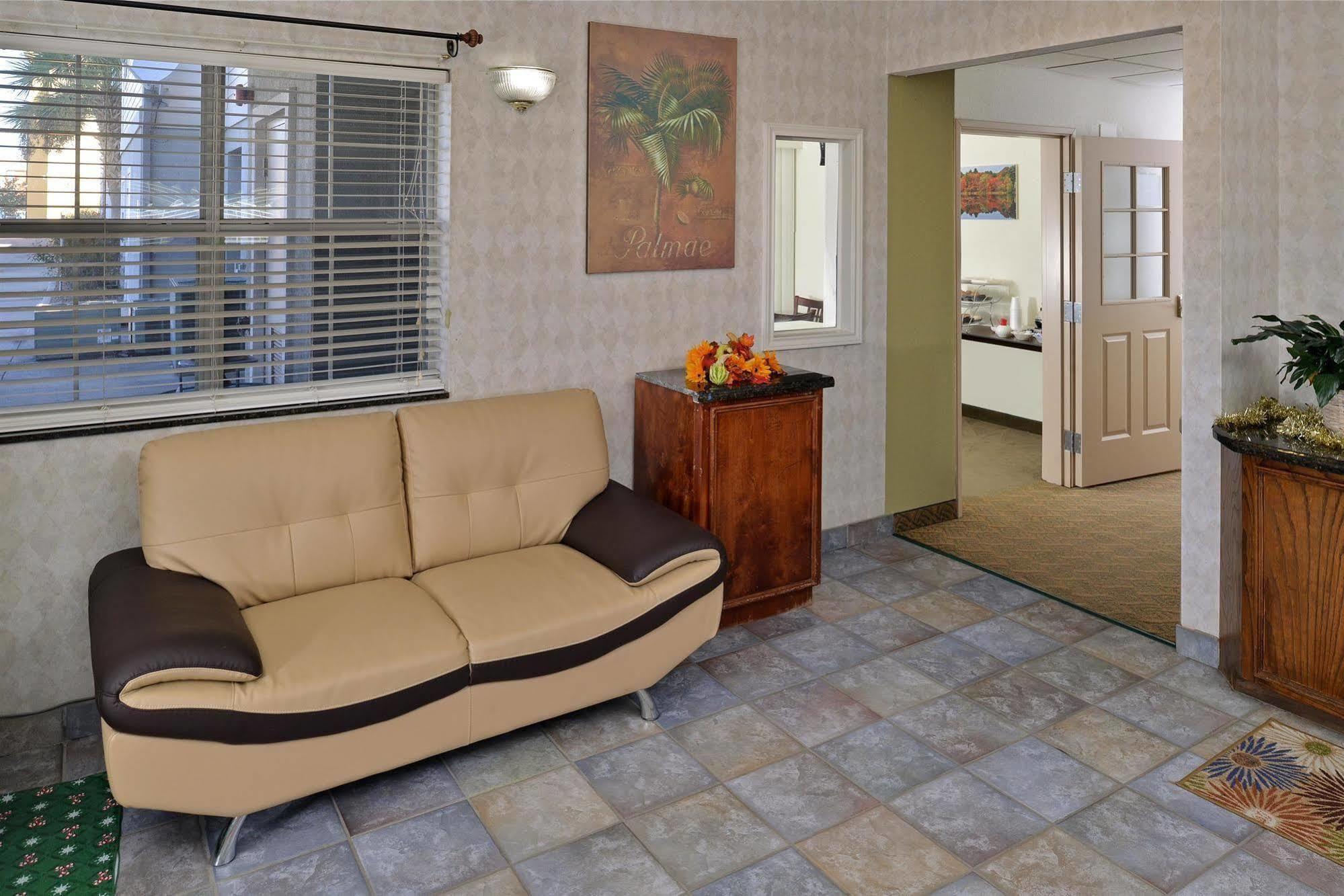 Americas Best Value Inn & Suites-Winnie Exterior photo