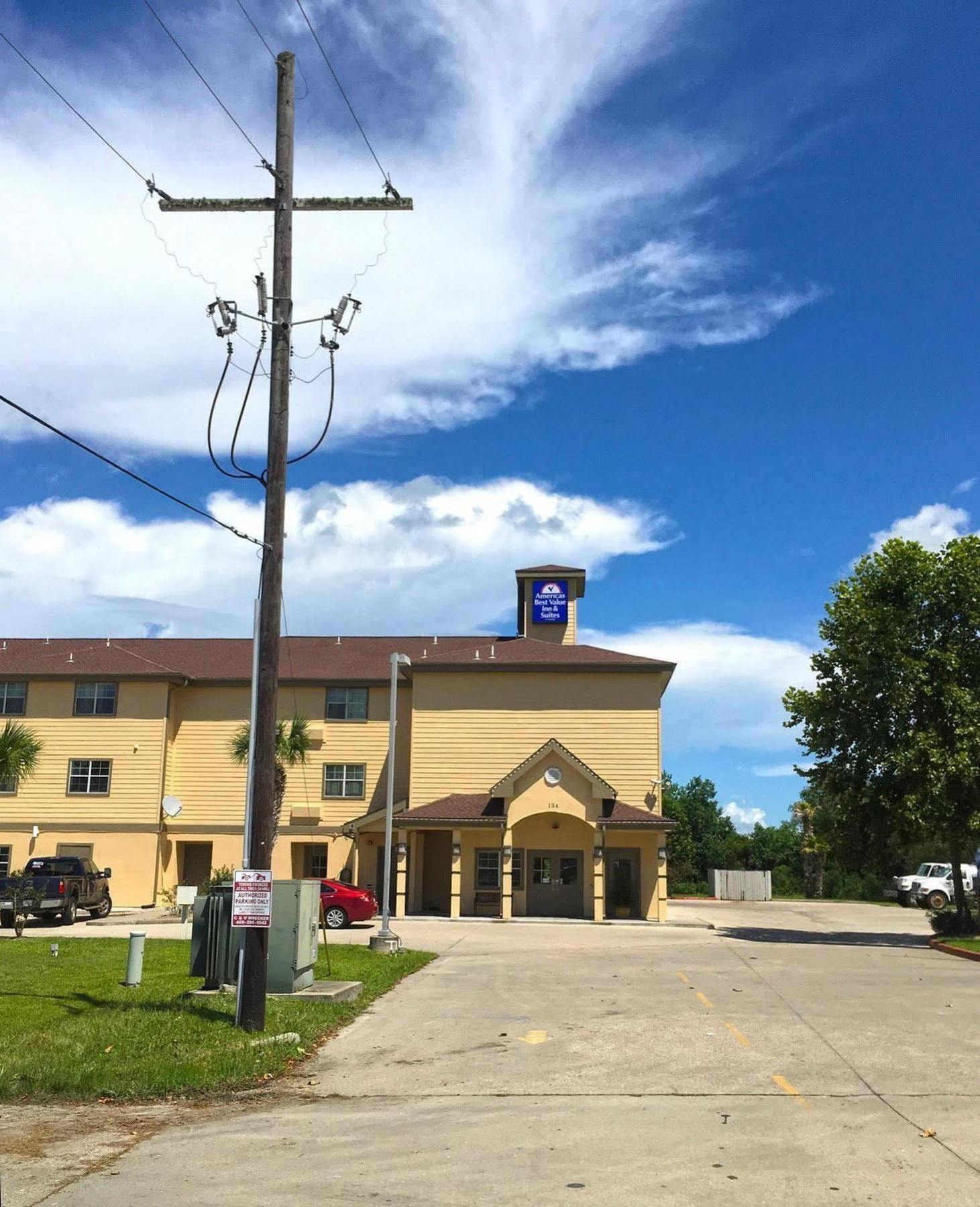 Americas Best Value Inn & Suites-Winnie Exterior photo