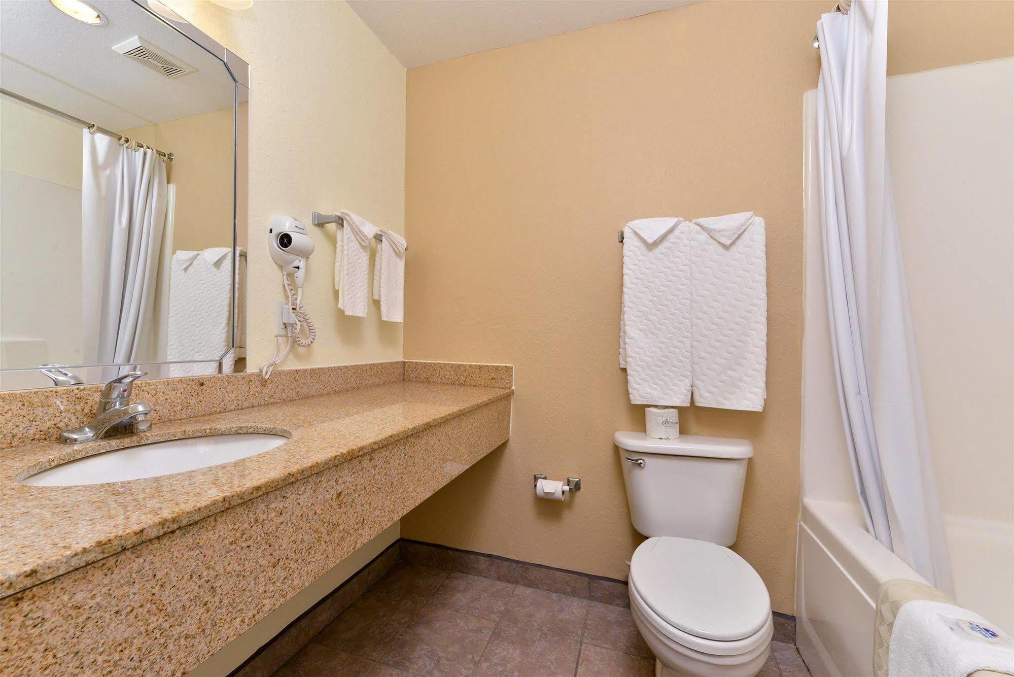 Americas Best Value Inn & Suites-Winnie Exterior photo